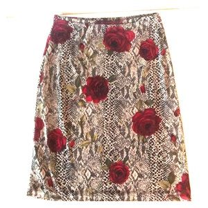 Decorative skirt from Express 🌹